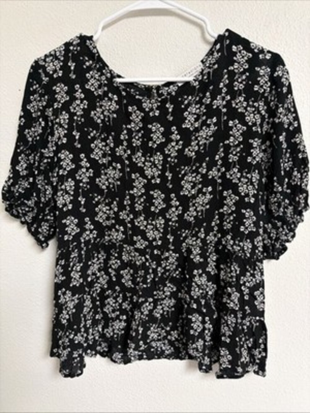 Paper Crane Women’s Short Sleeve Large Shirt Mauve Floral